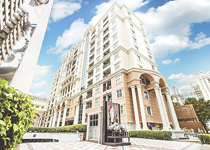 Hope Land Sukhumvit 24